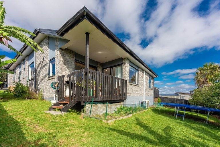 Photo of property in 38 Rivervale Grove, Stanmore Bay, Whangaparaoa, 0932