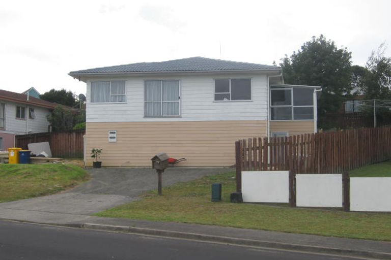 Photo of property in 32 Athena Drive, Totara Vale, Auckland, 0629