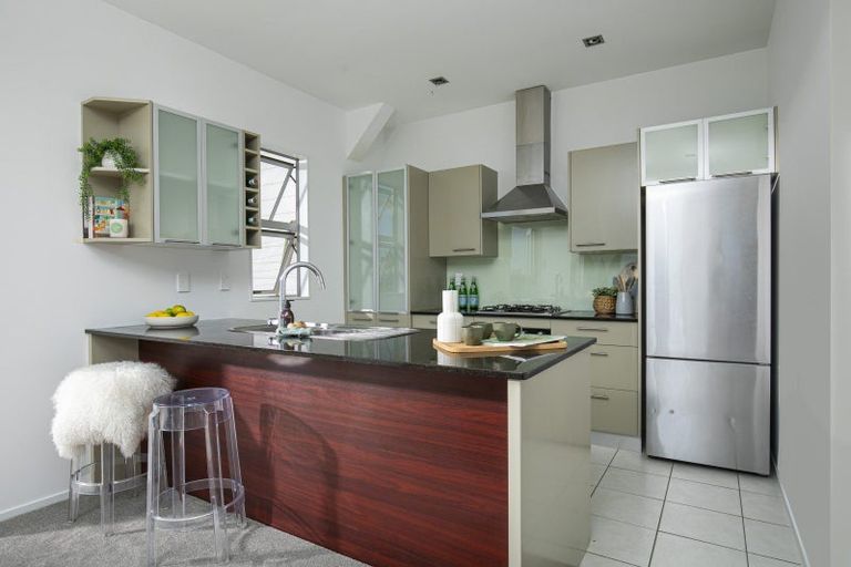 Photo of property in 12/40 Scarlet Oak Drive, Schnapper Rock, Auckland, 0632