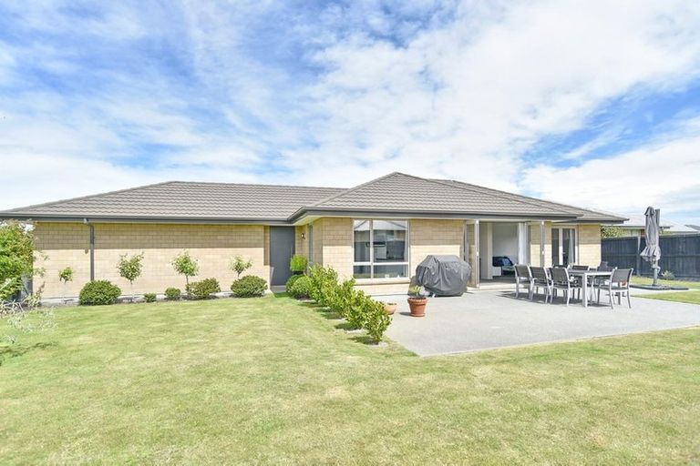 Photo of property in 15 Sequoia Way, Rangiora, 7400