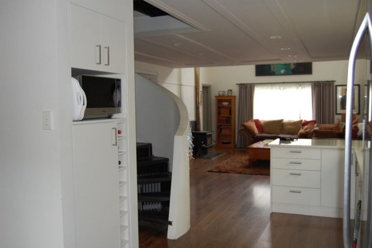 Photo of property in 87 Tawa Road, Kumeu, 0891