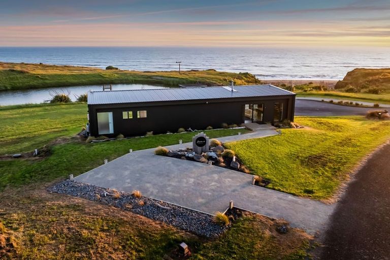 Photo of property in 21 Rosemount Road, Waverley, 4591