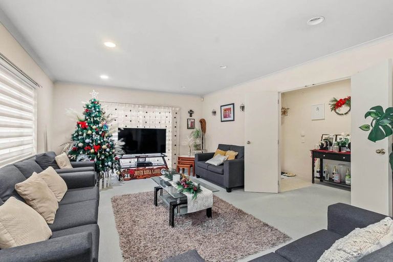 Photo of property in 30 Millington Place, Huntington Park, Auckland, 2013