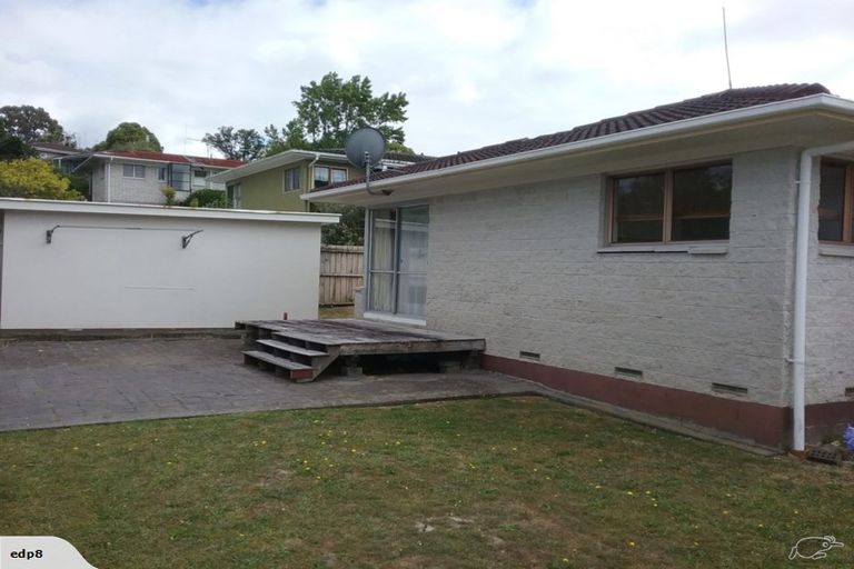 Photo of property in 2/16 Mannering Place, Hillcrest, Auckland, 0627