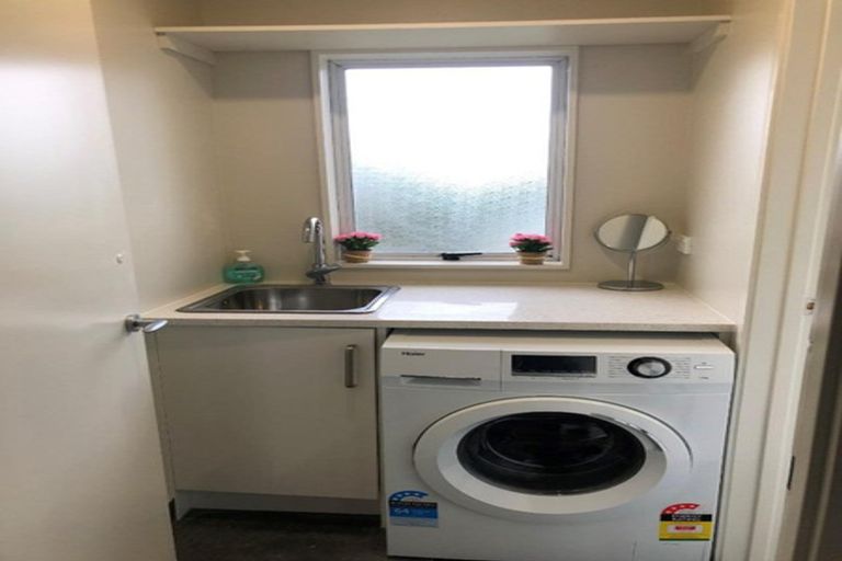 Photo of property in 115 Athena Drive, Totara Vale, Auckland, 0629