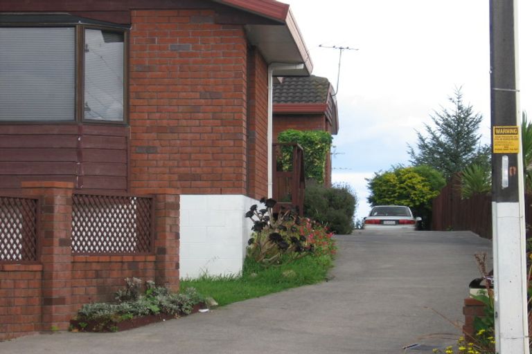 Photo of property in 2/111 Donovan Street, Blockhouse Bay, Auckland, 0600