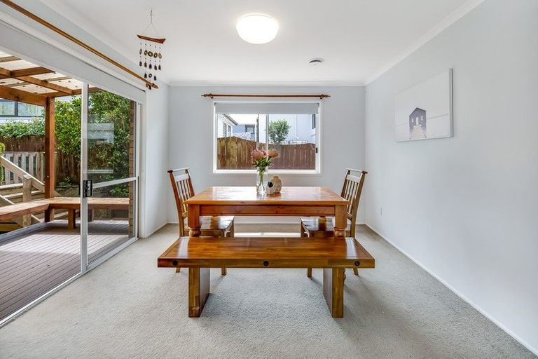 Photo of property in 129 Botany Road, Botany Downs, Auckland, 2010