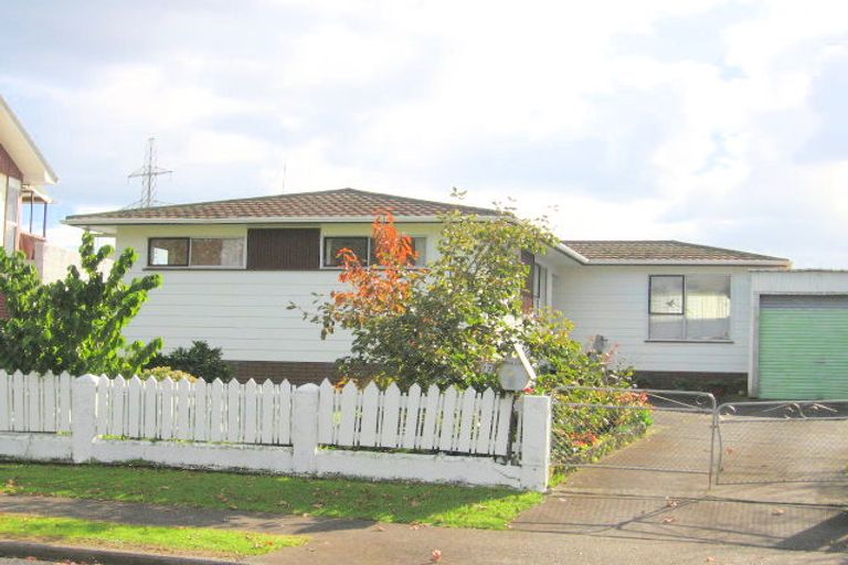 Photo of property in 72 Sikkim Crescent, Clover Park, Auckland, 2019