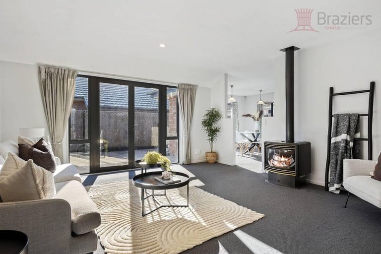 Photo of property in 2 Kirsten Place, Parklands, Christchurch, 8083