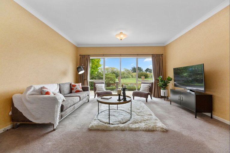 Photo of property in 100 Willowview Drive, Redwood, Christchurch, 8051