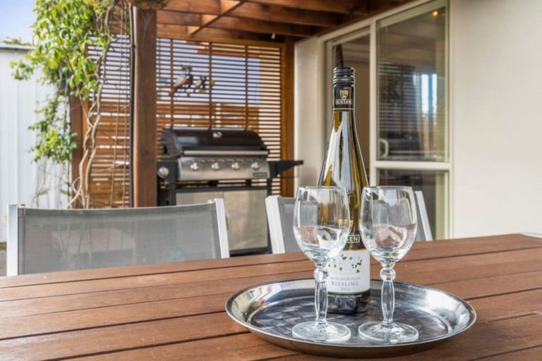 Photo of property in 28 Calypso Drive, Papamoa Beach, Papamoa, 3118