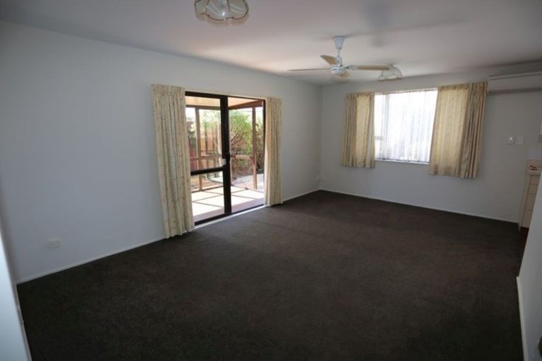 Photo of property in 8 Farm Lane, Parklands, Christchurch, 8083