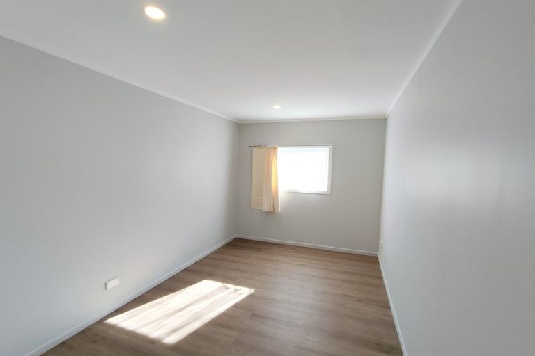 Photo of property in 26 Larnoch Road, Henderson, Auckland, 0610