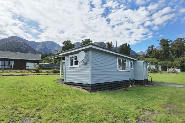 Photo of property in 13 Main Road, Fox Glacier, 7886