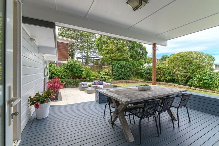 Photo of property in 43 Knightsbridge Drive, Forrest Hill, Auckland, 0620