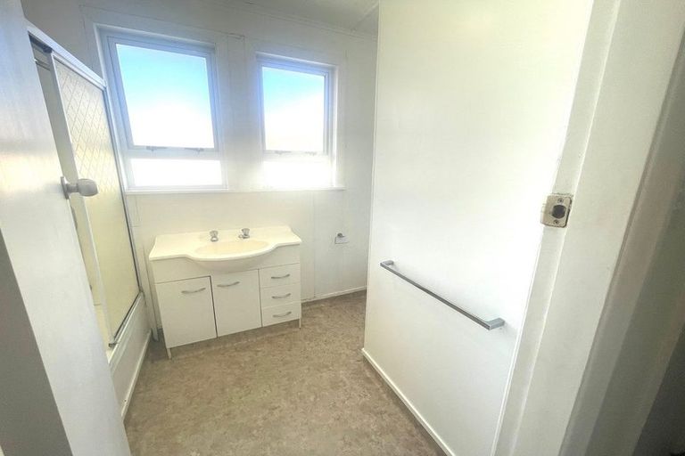 Photo of property in 49 Thatcher Street, Castlecliff, Whanganui, 4501