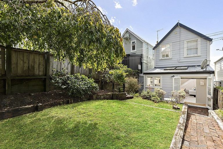 Photo of property in 5b Saint Mary Street, Thorndon, Wellington, 6011