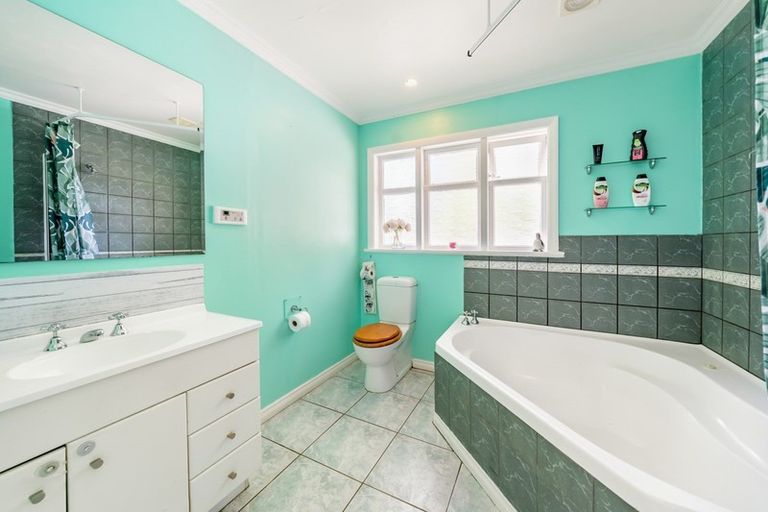 Photo of property in 2 Holdsworth Avenue, Trentham, Upper Hutt, 5018