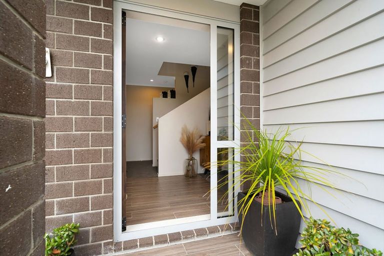 Photo of property in 28b Kirrie Avenue, Te Atatu South, Auckland, 0610