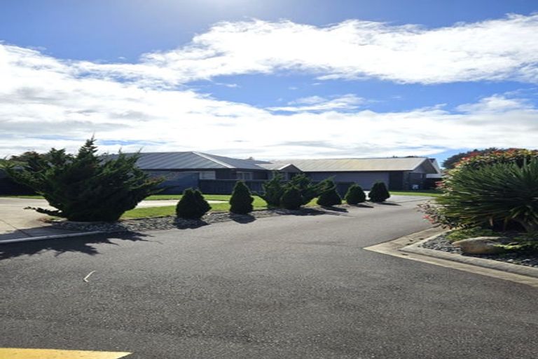 Photo of property in 13 Birdie Lane, Waiwhakaiho, New Plymouth, 4312