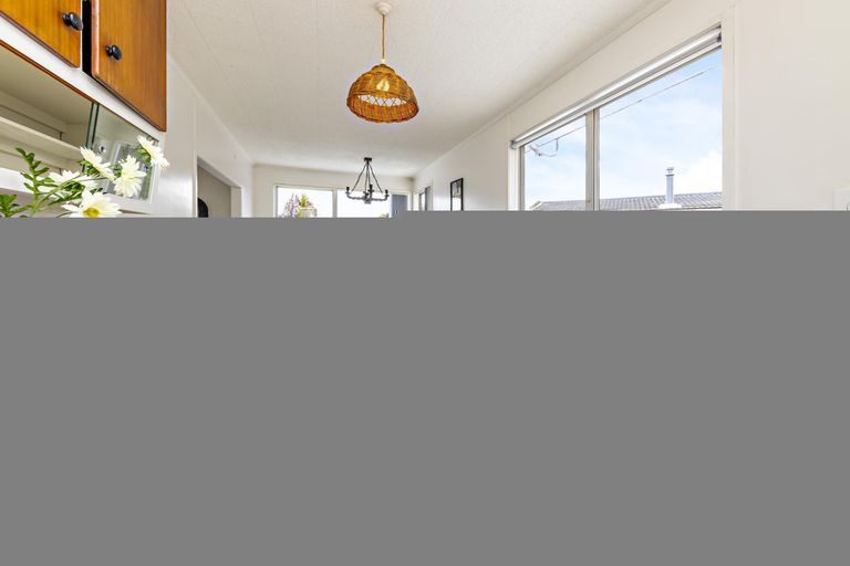 Photo of property in 13 Ewbank Place, Manurewa, Auckland, 2102