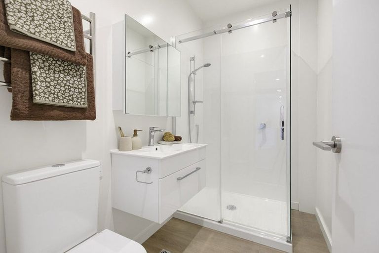 Photo of property in 121d The Parade, Island Bay, Wellington, 6023