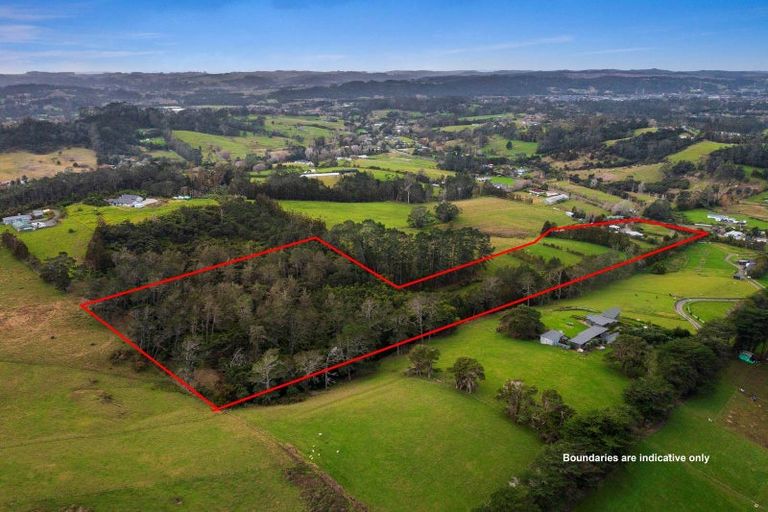 Photo of property in 76 Awa Road, Kumeu, 0891