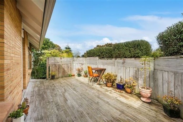 Photo of property in 1/16 Gladys Avenue, Glenfield, Auckland, 0629