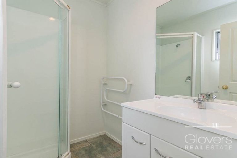 Photo of property in 39 Buscomb Avenue, Henderson, Auckland, 0610