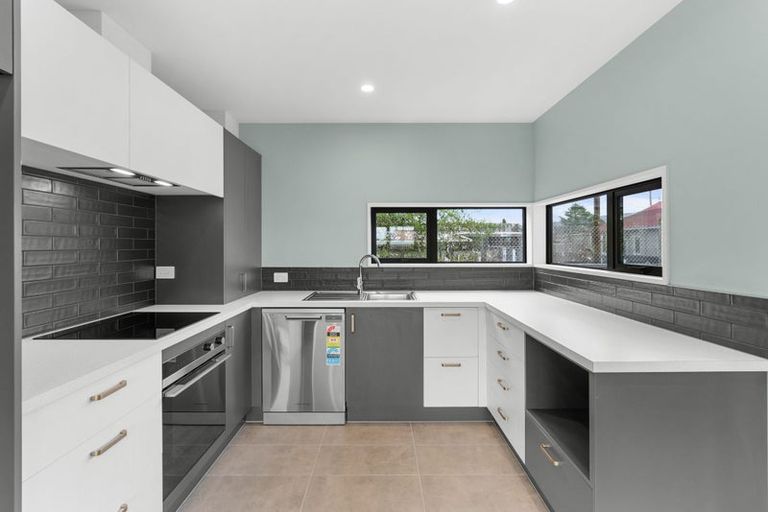 Photo of property in 8b Mackworth Street, Woolston, Christchurch, 8062