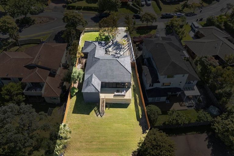 Photo of property in 20 Baulcomb Parade, Windsor Park, Auckland, 0632