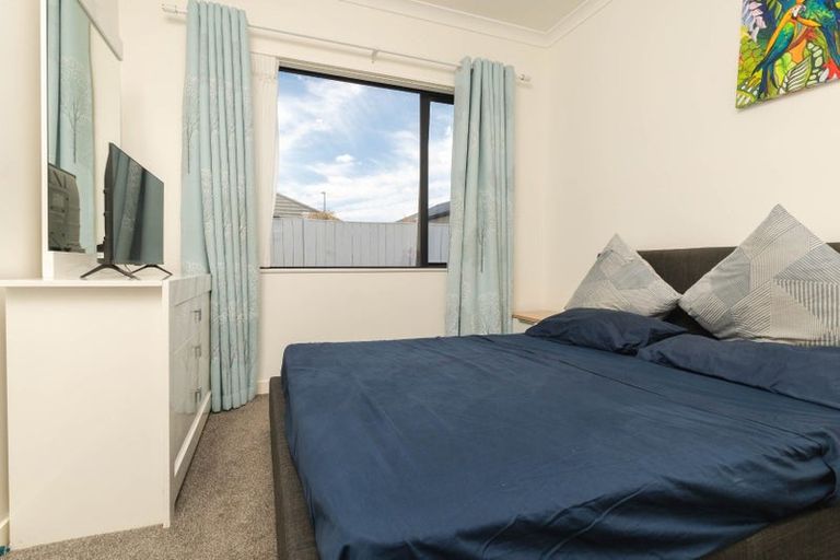 Photo of property in 15 Kuinga Street, Wainui, 0932