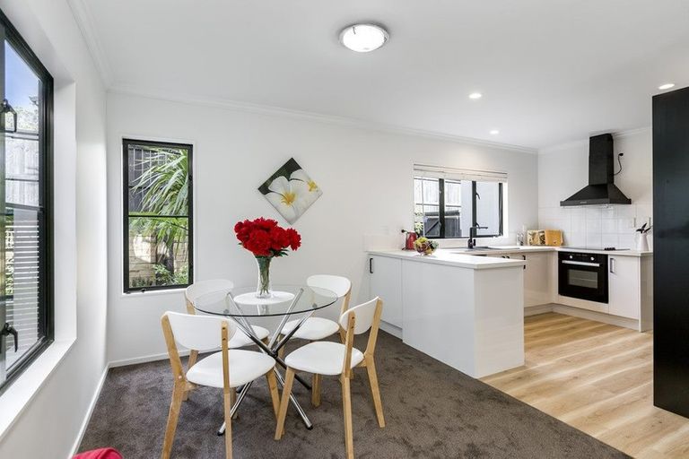 Photo of property in 3/8 Golf Road, New Lynn, Auckland, 0600