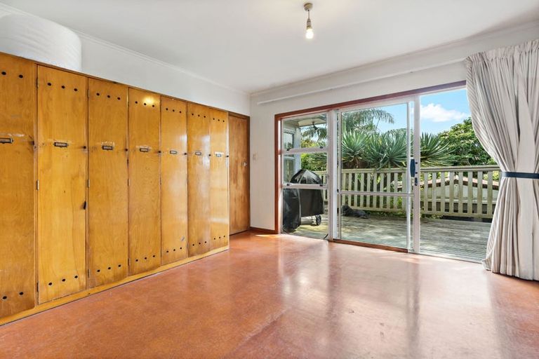Photo of property in 23 Taipari Road, Te Atatu Peninsula, Auckland, 0610