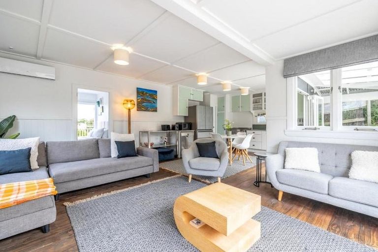 Photo of property in 70 Queens Drive, Oneroa, Waiheke Island, 1081