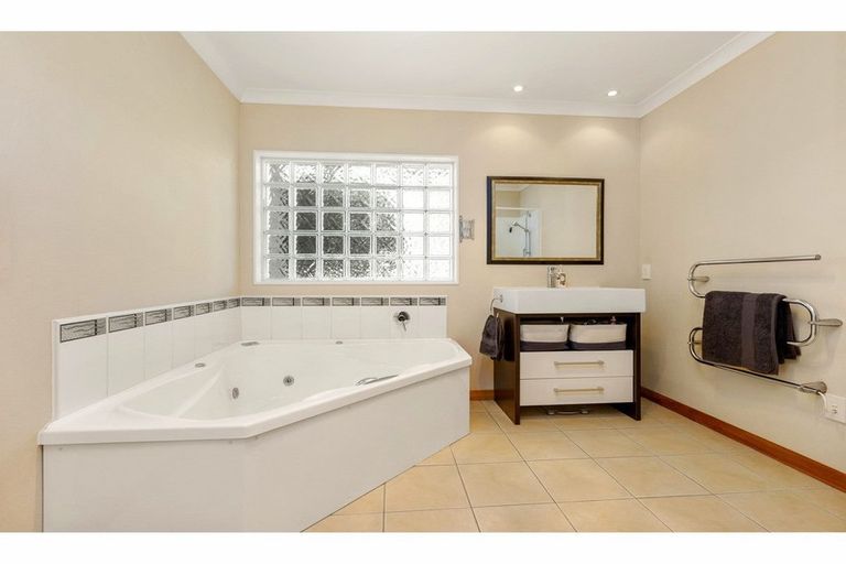 Photo of property in 2 Merlot Place, Rototuna, Hamilton, 3210