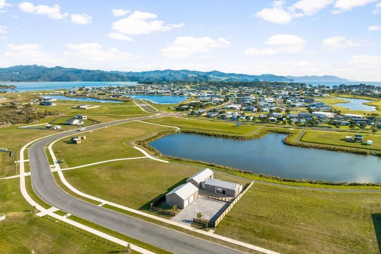 Photo of property in 218 Hamiora Street, Matarangi, 3592