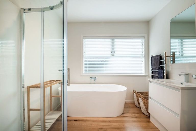 Photo of property in 1/24 William Souter Street, Forrest Hill, Auckland, 0620