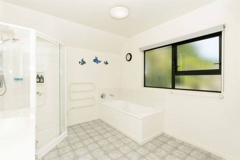 Photo of property in 6 Hillcrest Lane, Levin, 5510