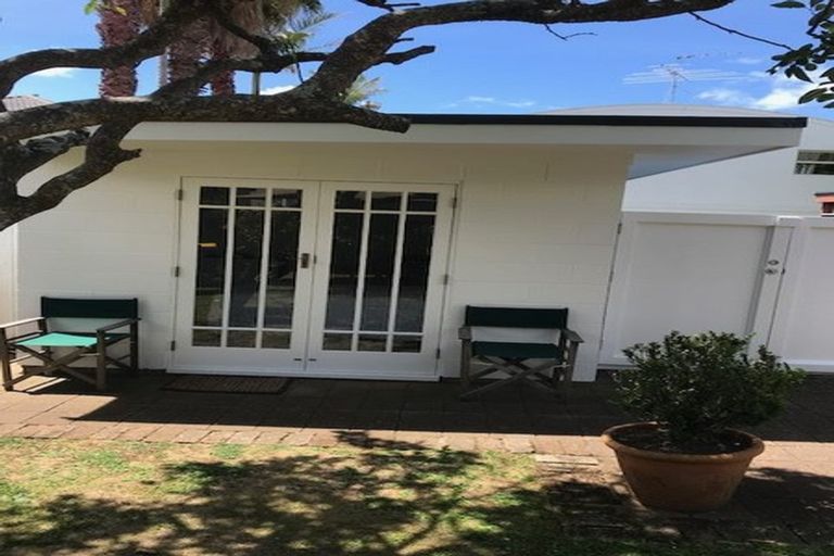 Photo of property in 2/6 Saltburn Road, Milford, Auckland, 0620