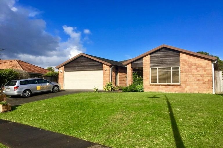 Photo of property in 5 Shankill Place, East Tamaki, Auckland, 2013