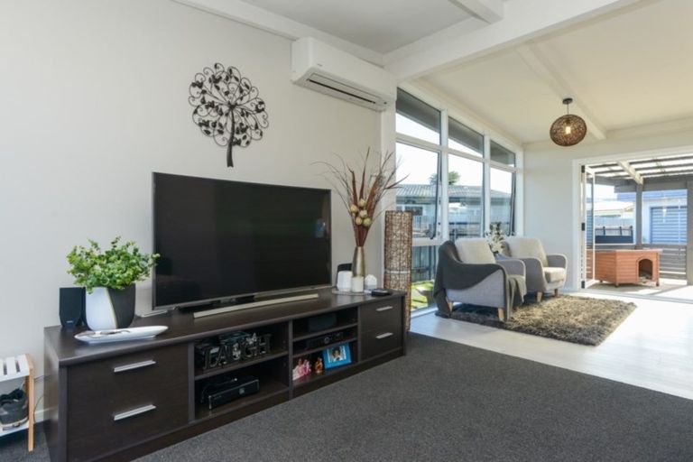 Photo of property in 8 Bristol Street, Tamatea, Napier, 4112