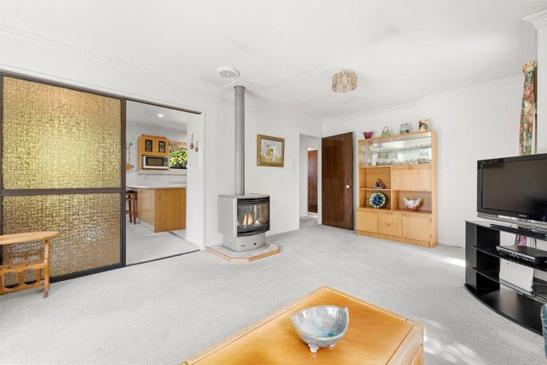 Photo of property in 7 Clivedon Place, Redwood, Christchurch, 8051