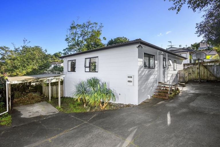 Photo of property in 1/16 Leiden Place, Totara Vale, Auckland, 0629