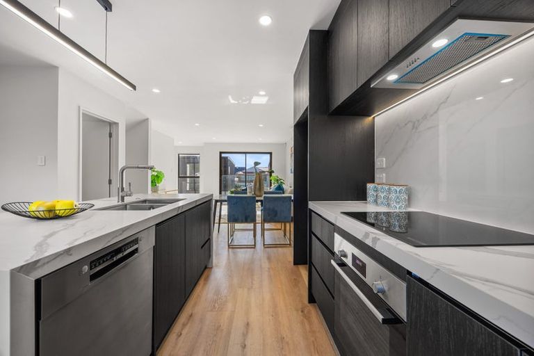 Photo of property in 10d Prince Regent Drive, Half Moon Bay, Auckland, 2012