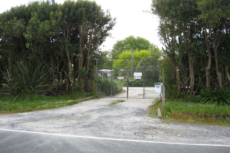 Photo of property in 180 Old North Road, Kumeu, 0892