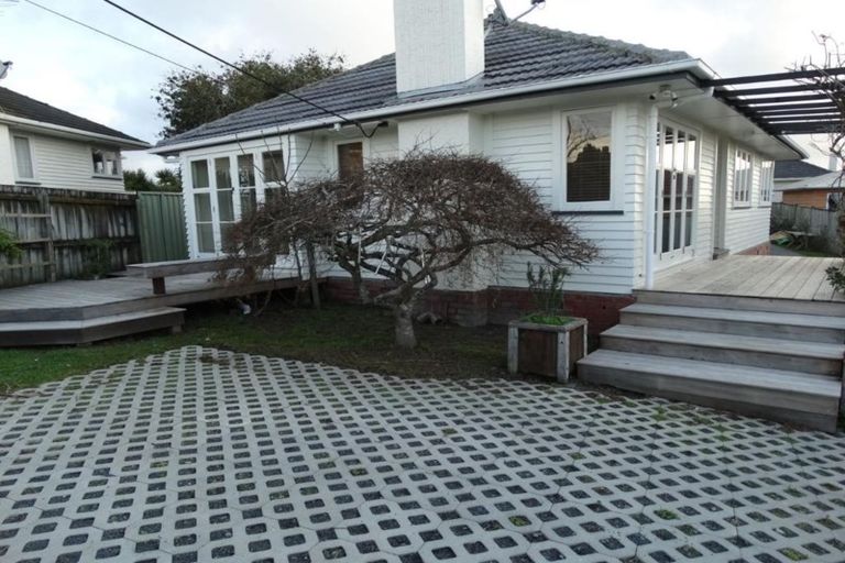 Photo of property in 1/3 Mackenzie Street, Te Atatu South, Auckland, 0610