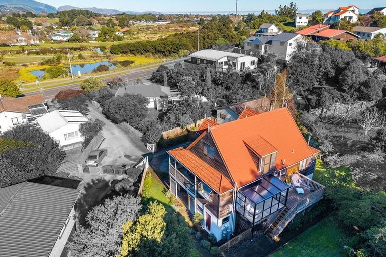 Photo of property in 137 Weggery Drive, Waikanae Beach, Waikanae, 5036