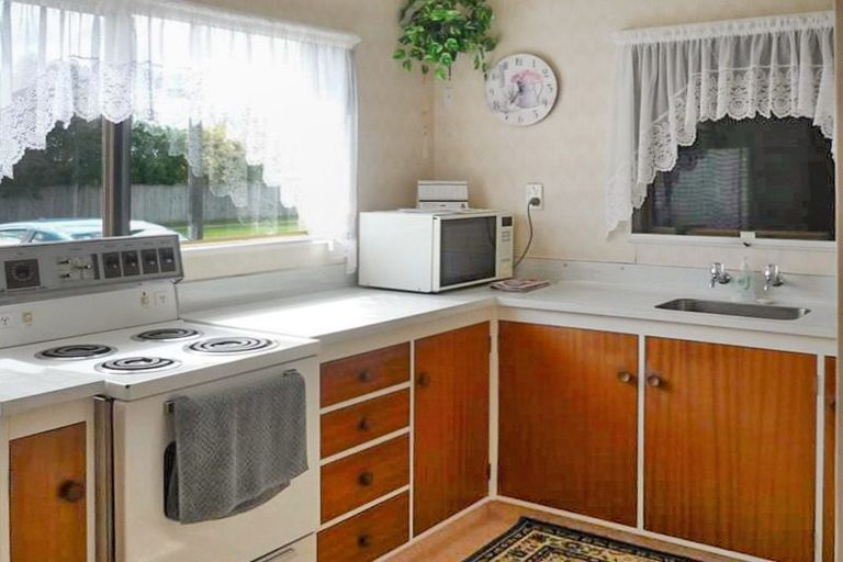 Photo of property in 1/15 Gebbie Road, Taradale, Napier, 4112