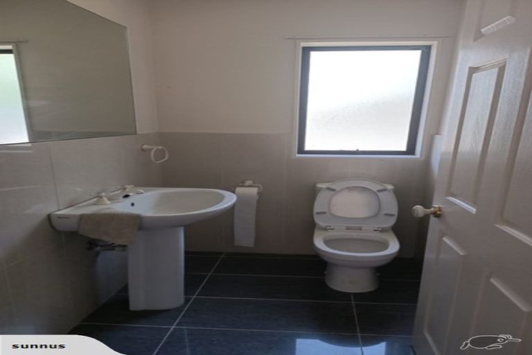 Photo of property in 12 Searidge Rise, West Harbour, Auckland, 0618